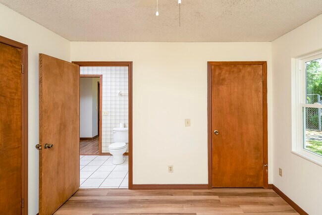 Building Photo - 328 Linden Rd