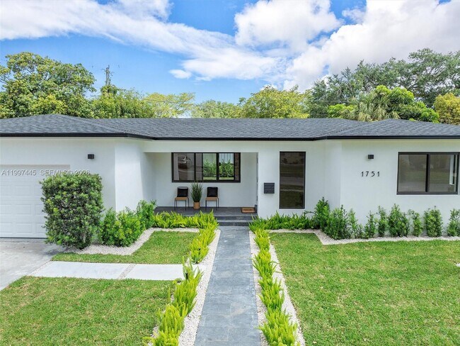 Building Photo - 1751 NE 138th St