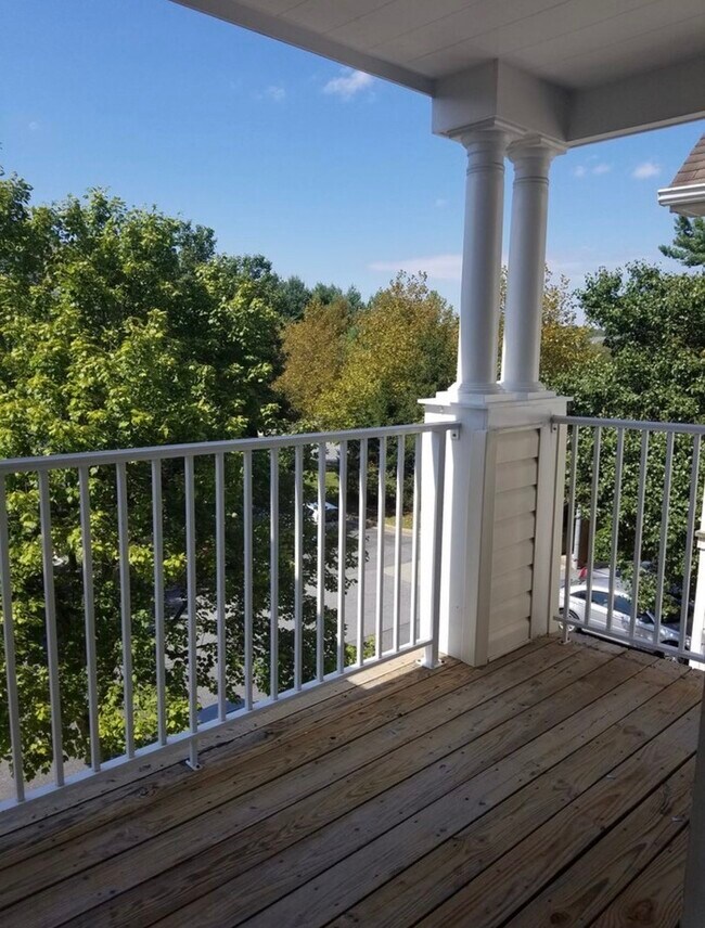 Building Photo - 2 bedroom condo