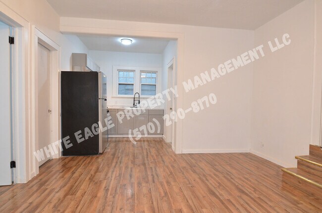 Building Photo - 12 Lake St