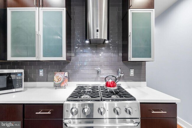 Building Photo - 747 Morton St NW