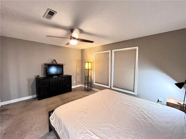 Building Photo - 26 Melinda Ln