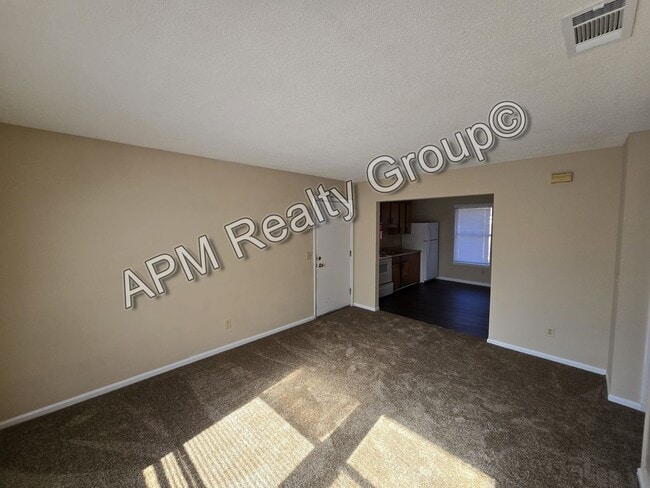 Building Photo - Upstairs two-bedroom apartment. 50% off first month's rent!