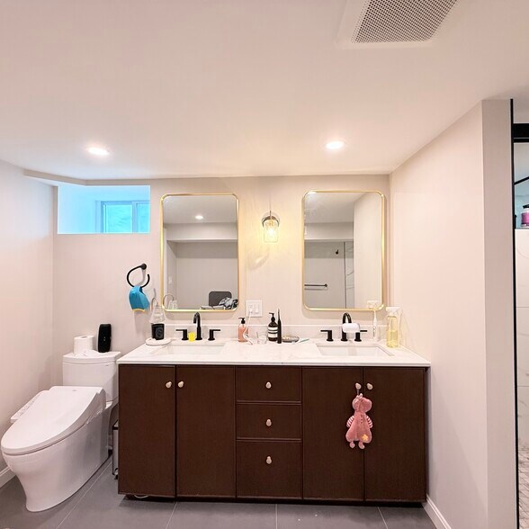 Bathroom 1 - 21 Harlow St