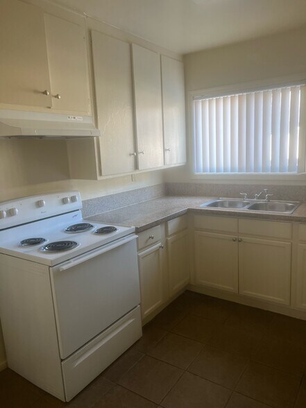 Building Photo - 12625 San Fernando Rd