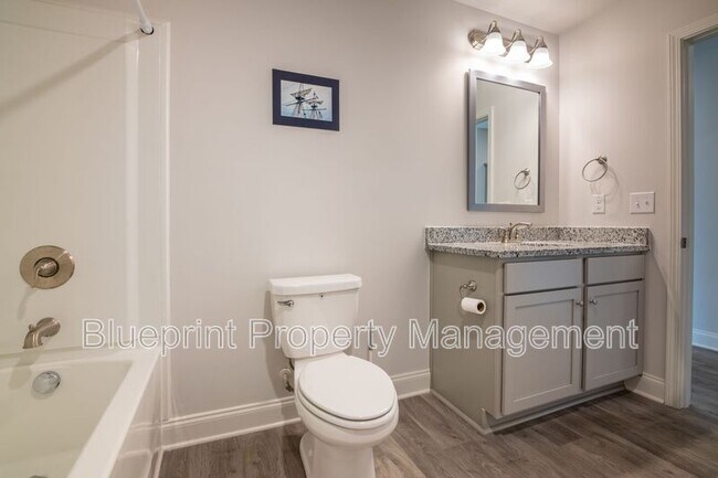 Building Photo - 281 Union Dr