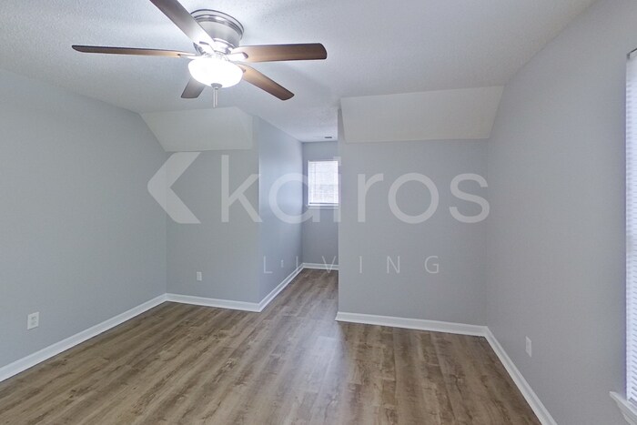 Building Photo - 516 22nd Ln NE