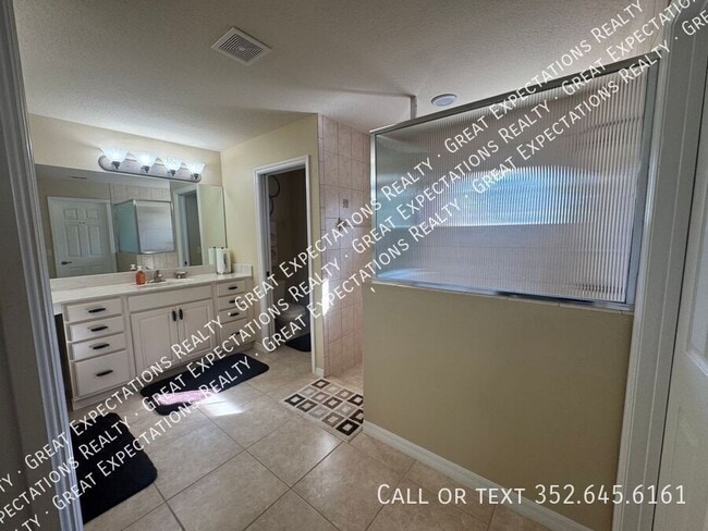 Building Photo - 5303 SW 88 Pl