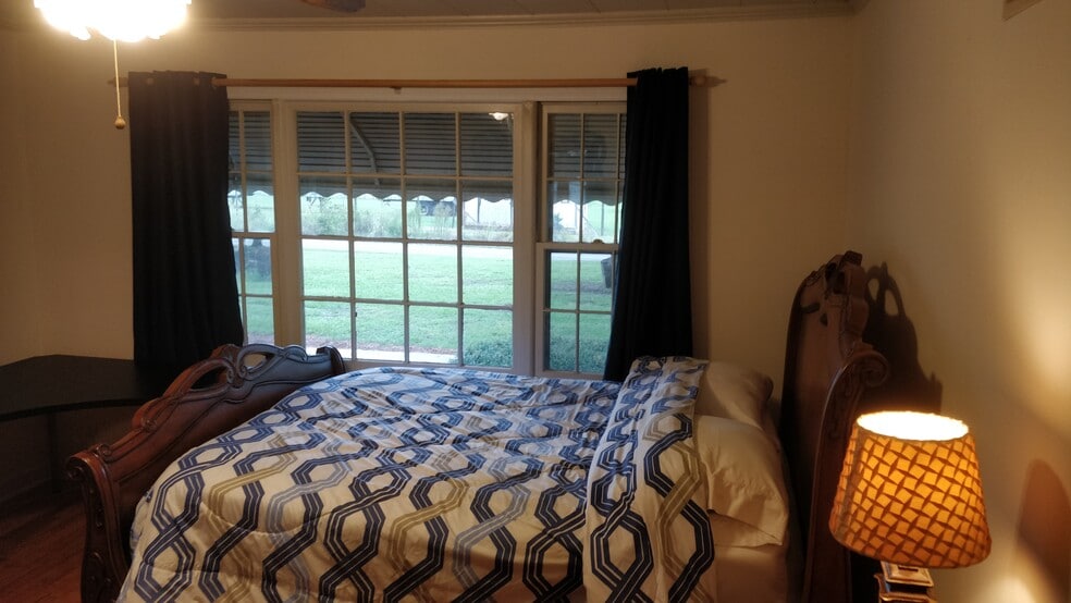 Building Photo - 11727 Harrisburg Rd