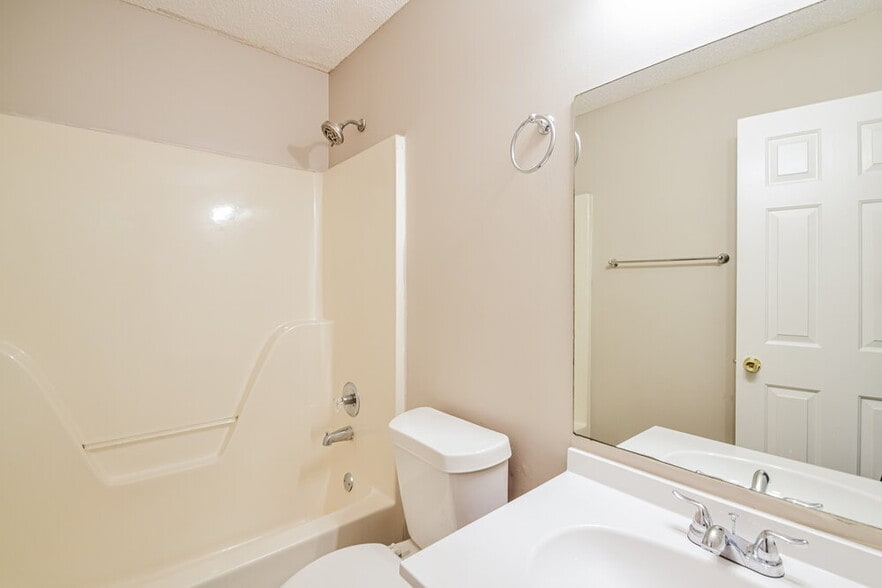 Building Photo - 7117 Goodman Ridge Dr