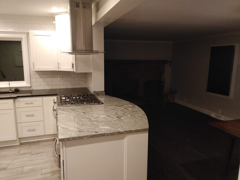 Kitchen and dining room - 46 W Parkwood St