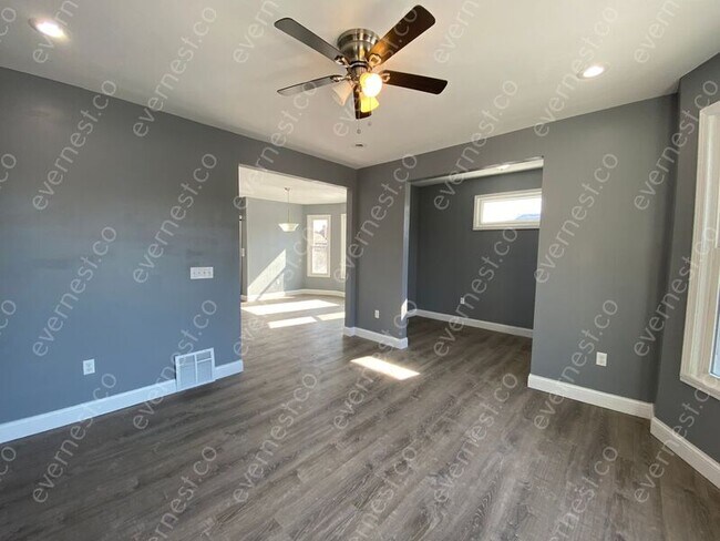 Building Photo - 1468 Baldwin St