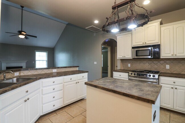 Building Photo - New vinyl plank in bedrooms, hall, new paint, new heat & air conditioning system 2025, large livi...