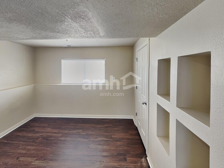 Building Photo - 2996 E 1530 S