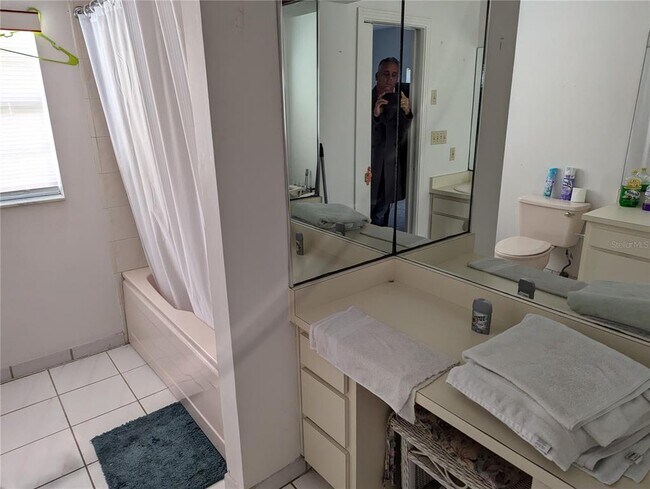 Building Photo - 1107 W Coral St