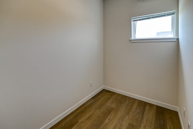 Building Photo - 4873 Lacy Rd