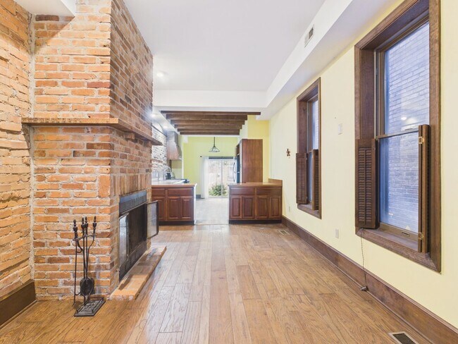 Building Photo - 204 Hamilton St