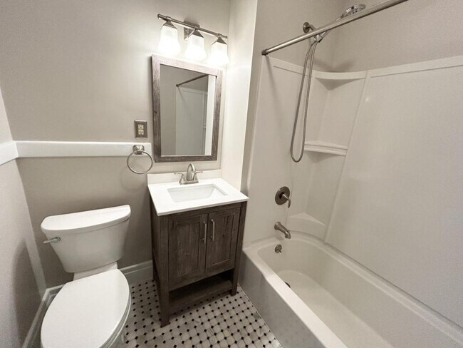 Building Photo - 214 Woodbine Ave