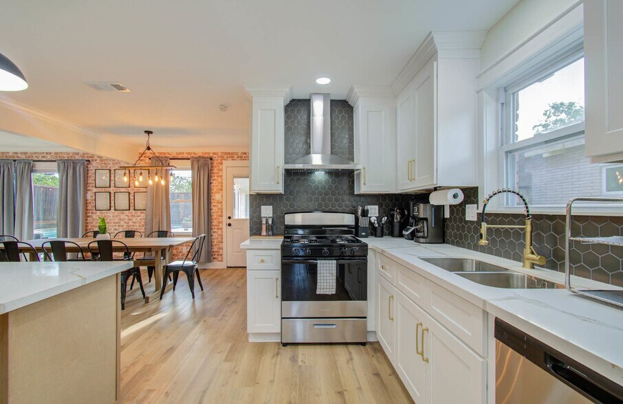 Building Photo - 9306 Bassoon Dr