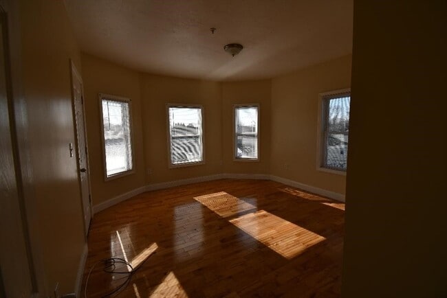 Building Photo - 40 Sylvester St