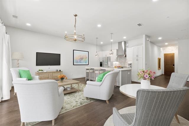 Building Photo - 15875 Spectrum Dr