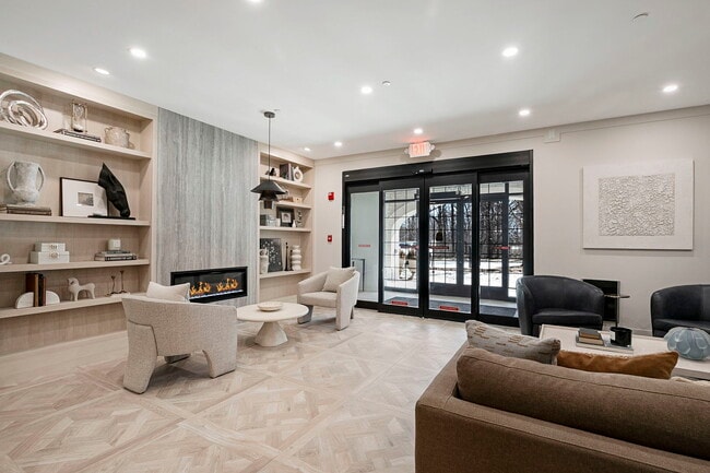 Building Photo - 1800 Amberley Ct