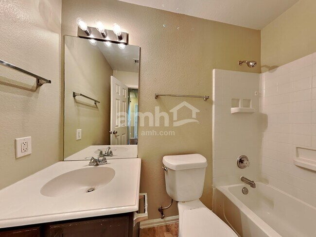 Building Photo - 714 Quail Hollow Dr