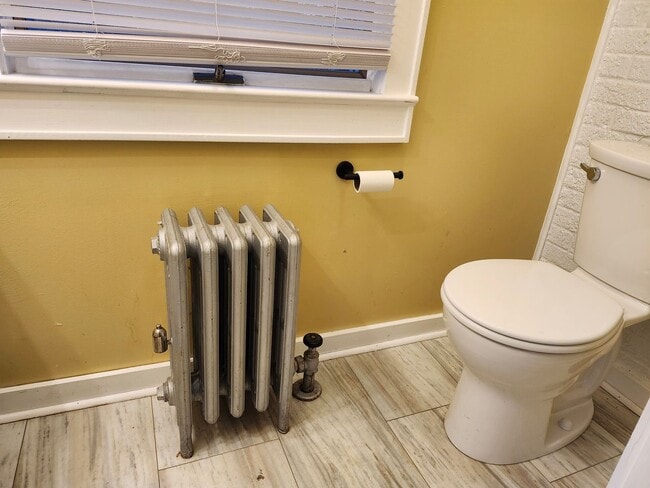 Building Photo - SHORT TERM Single Family 5 BR House in Harrisonburg Available NOW