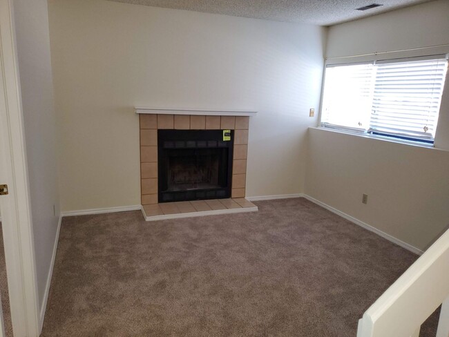 Building Photo - 4075 Dolphin Cir