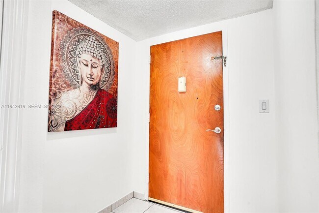 Building Photo - 8990 SW 24th St