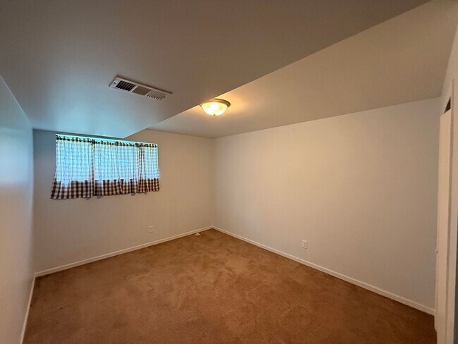 Building Photo - 3530/3532 Lincoln St,