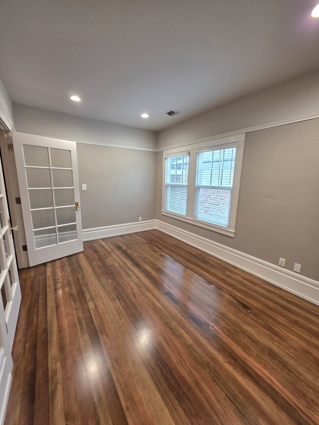 Building Photo - 135 N Lincoln Ave