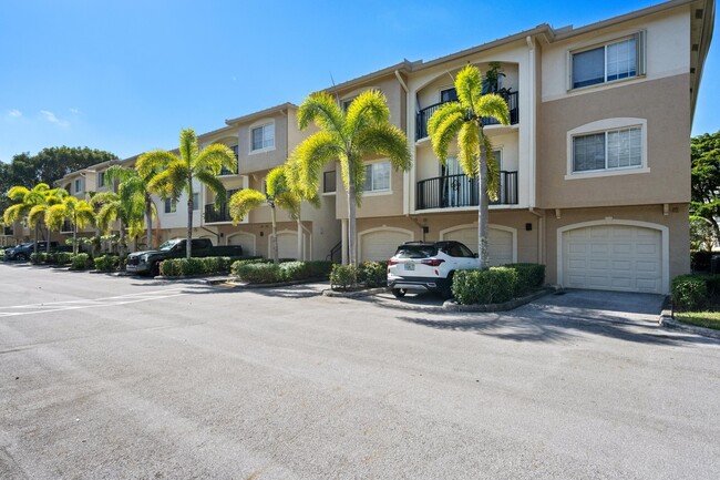 Building Photo - 500 Crestwood Ct N