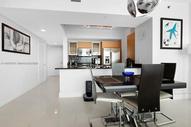 Building Photo - 950 Brickell Bay Dr