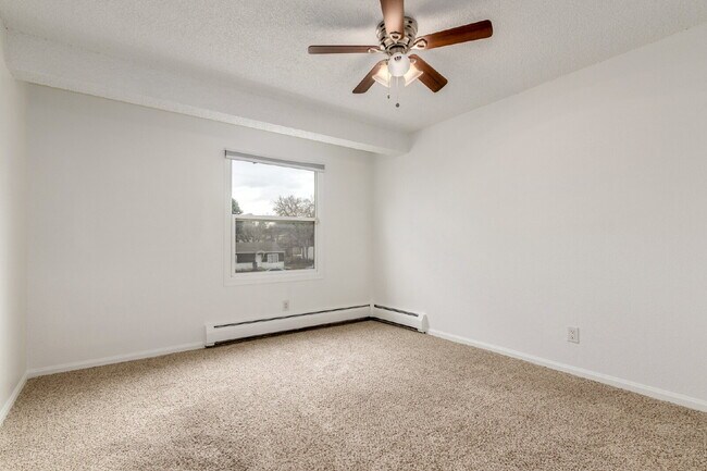 Building Photo - Lovely Three bed / Two bath for rent