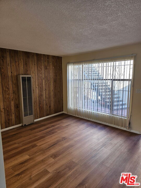 Building Photo - 1855 S Victoria Ave