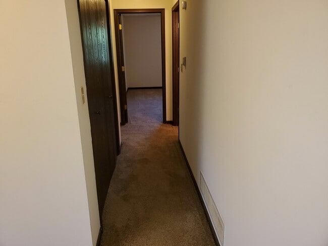 Building Photo - Smithton Condo near Broadway/Hwy 63, new paint and carpet, w/d included, top level