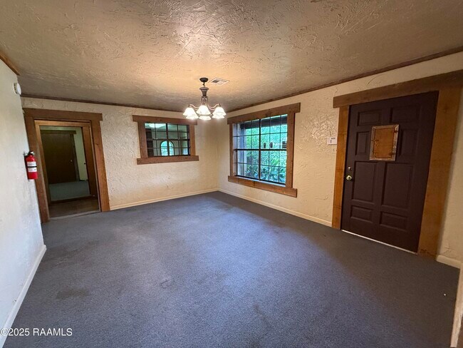 Building Photo - 417 E Broussard Rd