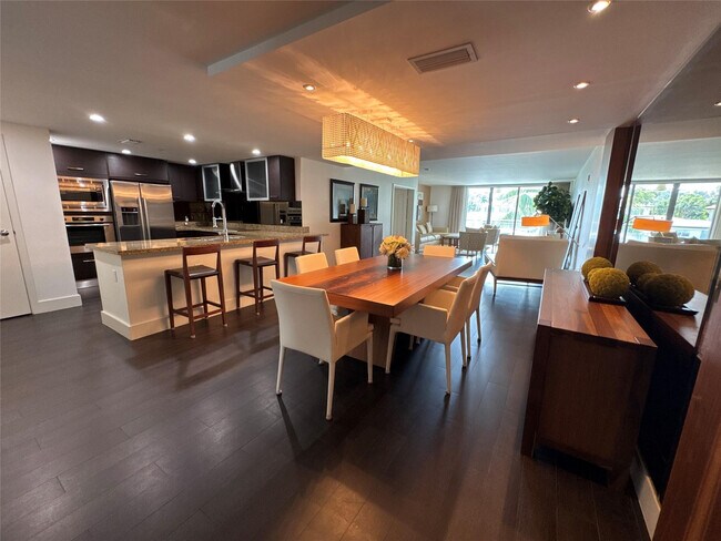 Building Photo - 9400 W Bay Harbor Dr