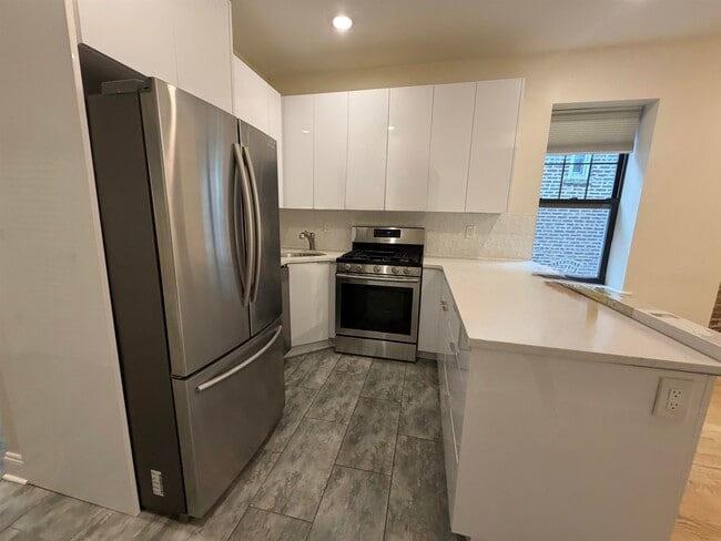 Building Photo - 84 Van Wagenen Ave