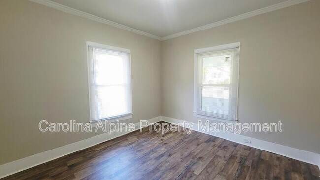 Building Photo - 318 E Sumter St