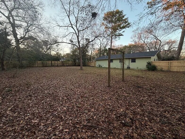 Building Photo - 1511 Mulberry St