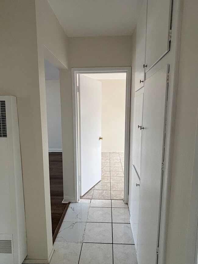 Building Photo - 2400 E 130th St