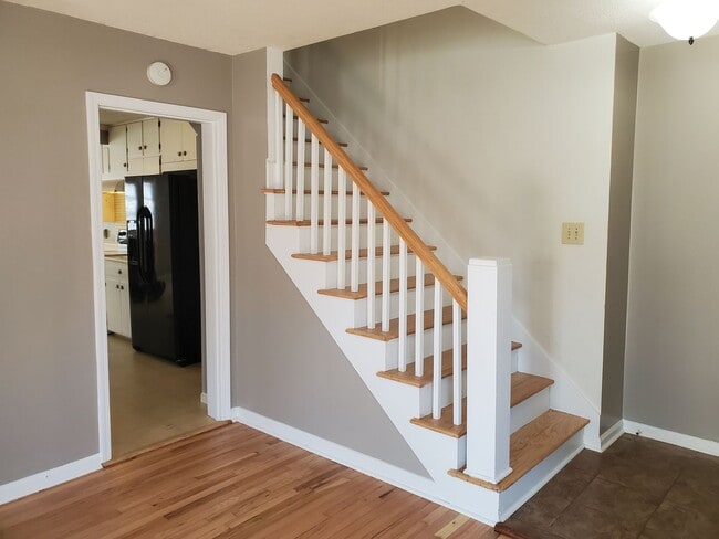 Building Photo - Gorgeous home near Westboro park.