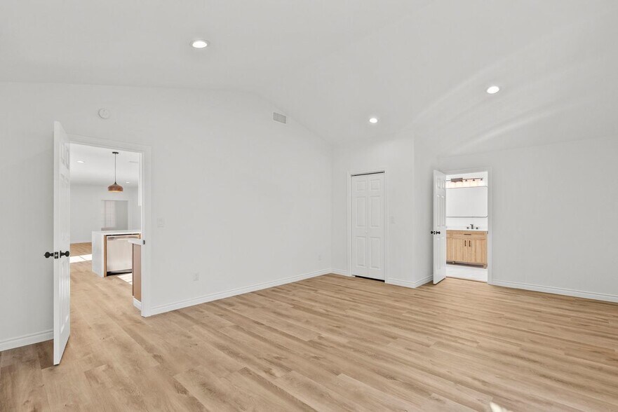 Building Photo - 3666 2nd Ave