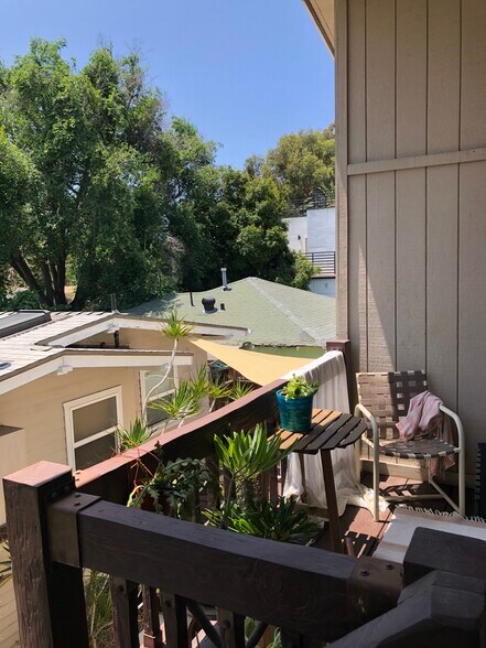 Building Photo - 643 Santa Clara Ave