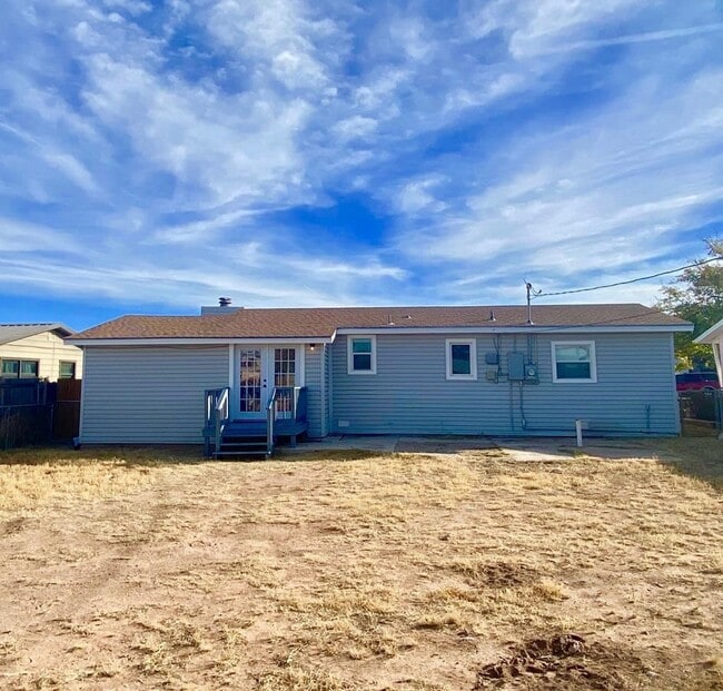 Building Photo - 3621 Spruce Ave