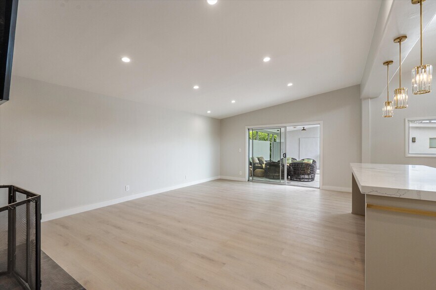 Building Photo - 10650 Putney Rd