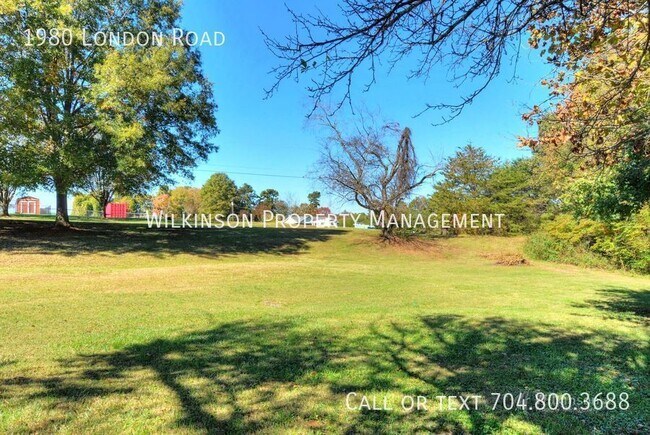 Building Photo - 3 Bedrooms, 2 Baths Ranch In Mooresville Q...