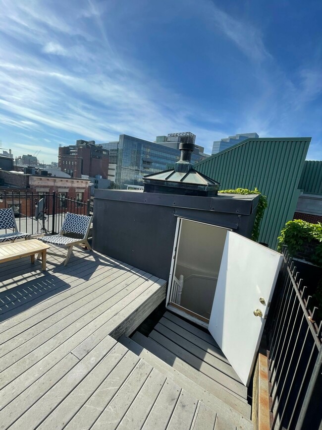 Building Photo - 8 Grove St